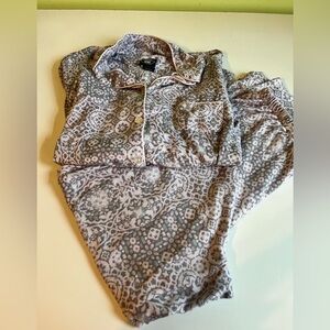 LAURA ASHLEY Grey White FLORAL Super Soft CRINKLE STRETCH KNIT PAJAMA Set 2PC